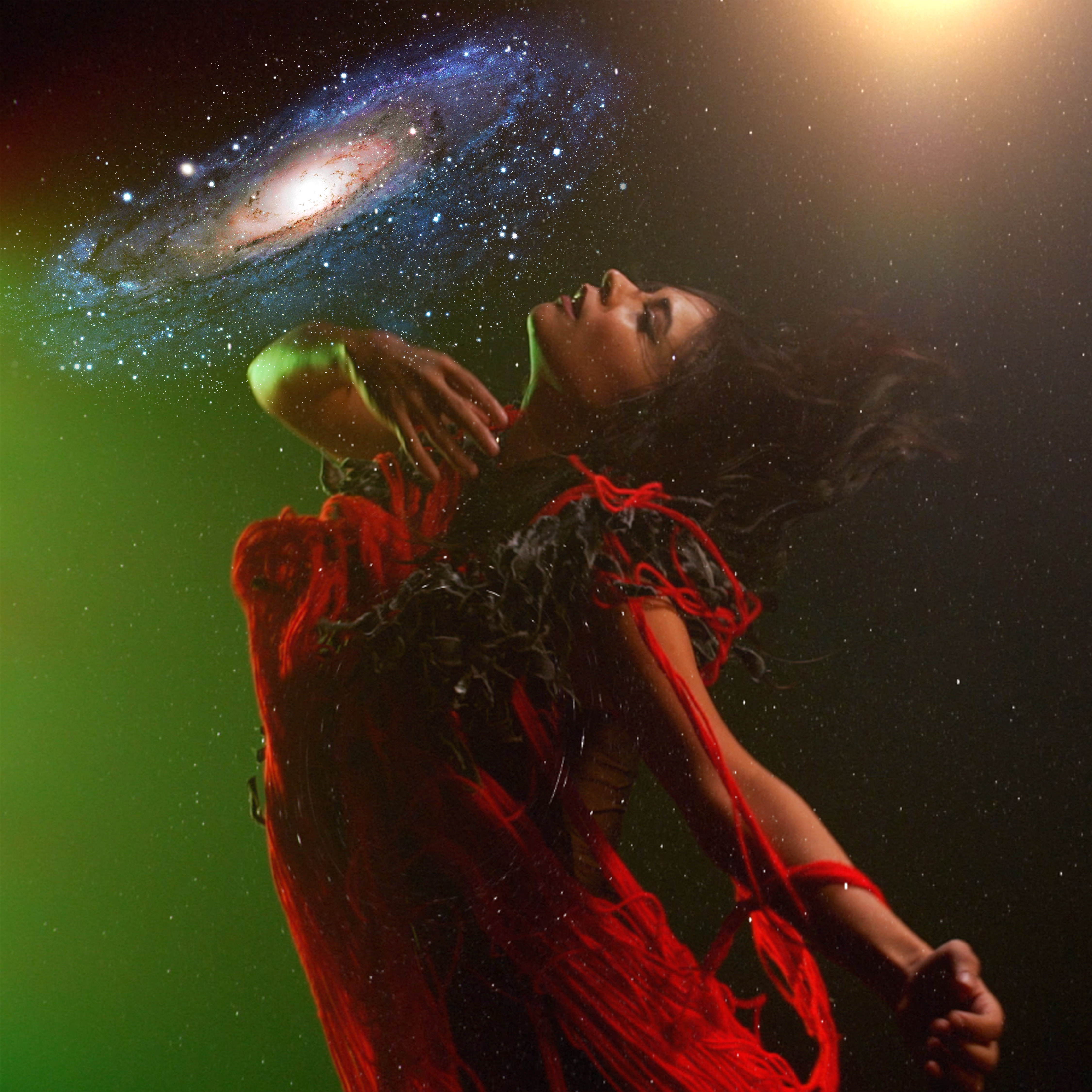 Танец эйфории. Девушка космос. Девушка космос арт. Танец в космосе. Фотосессия в стиле космос.